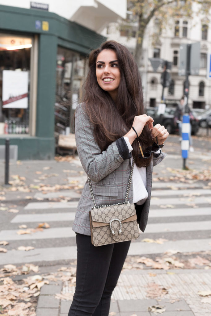 Tasche Mieten Gucci Dionysus braun Herbstoutfit neutral look grau Rebecca Garcia