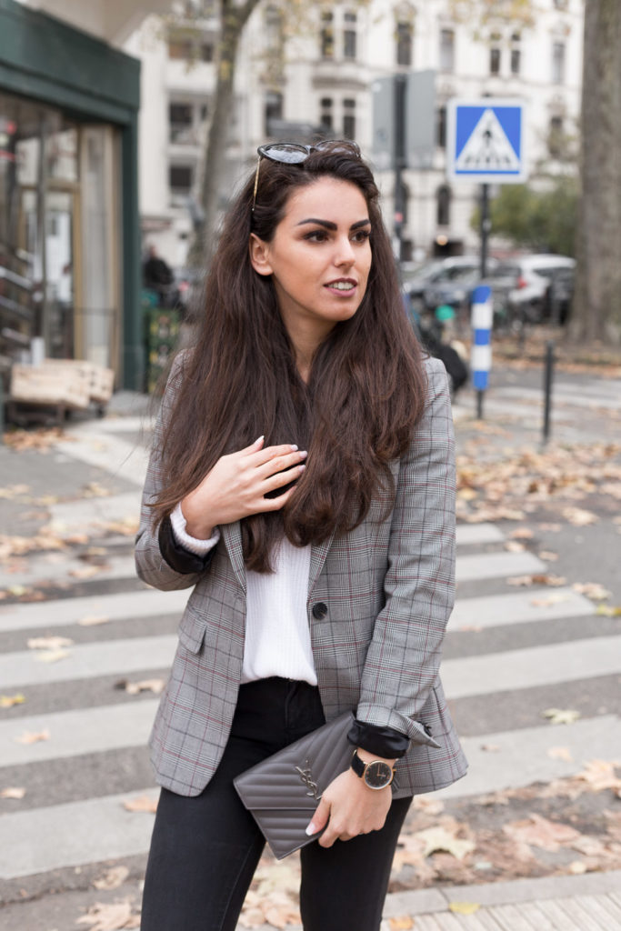 Handtasche Tasche Mieten YSL Saint Laurent Herbstoutfit neutral look grau Rebecca Garcia