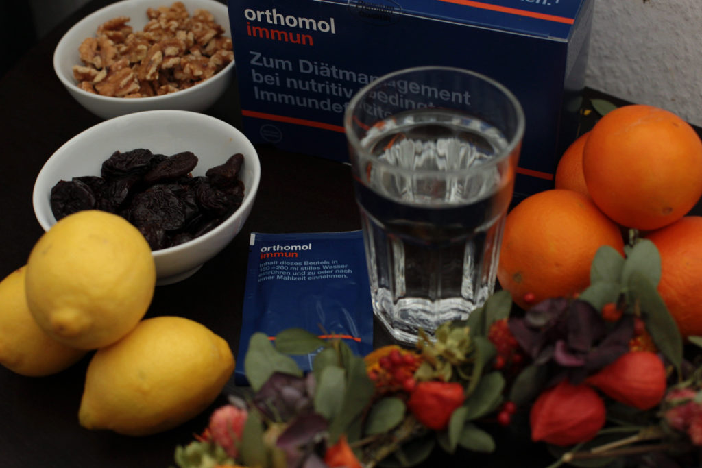Fit und gesund durch den Winter Orthomol Immun Früchte Wasserglas
