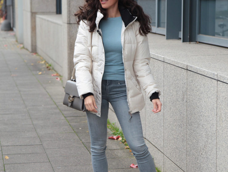 weiße Daunenjacke