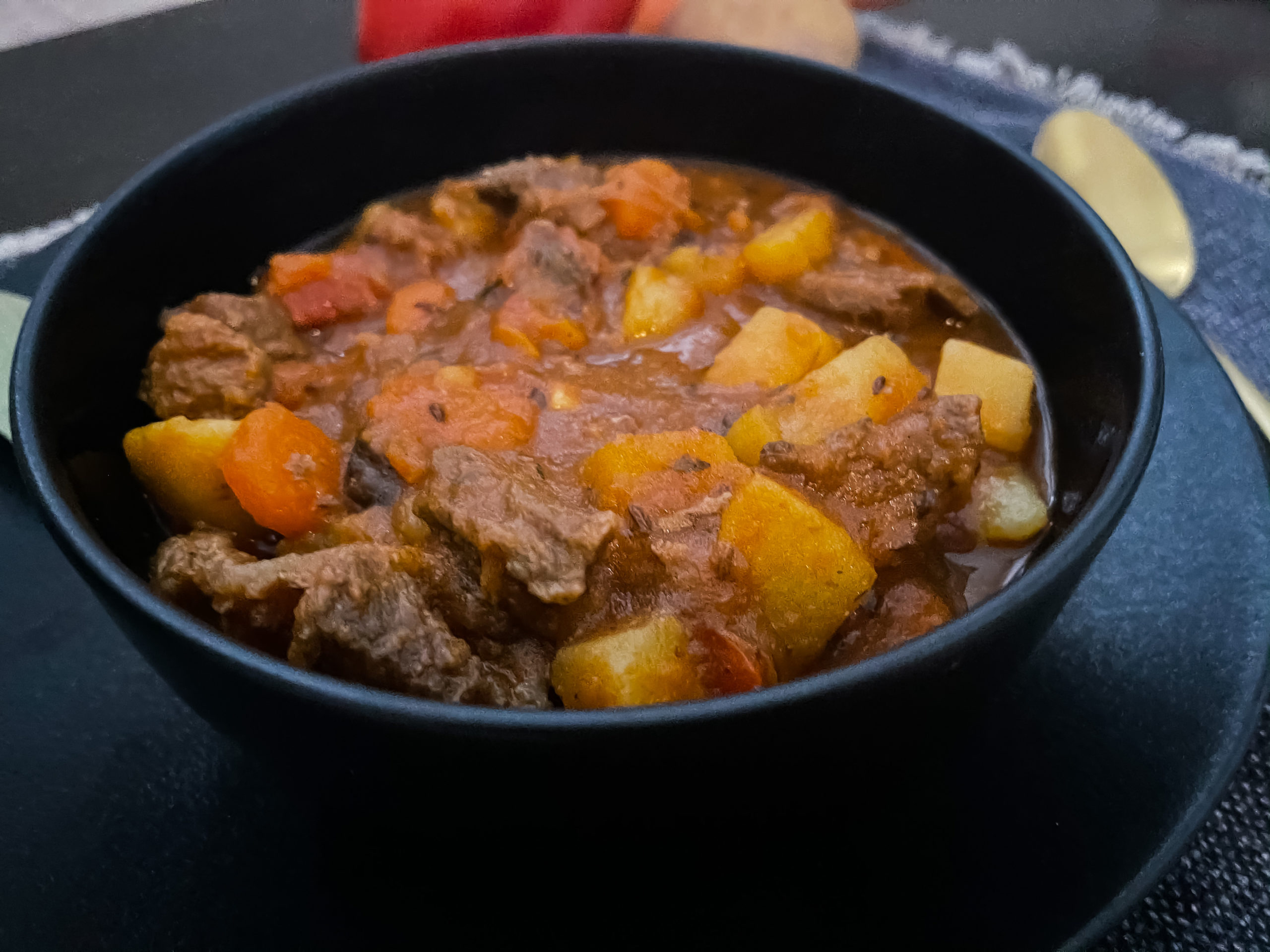 Eine einfache und leckere Gulaschsuppe - Rebecca García