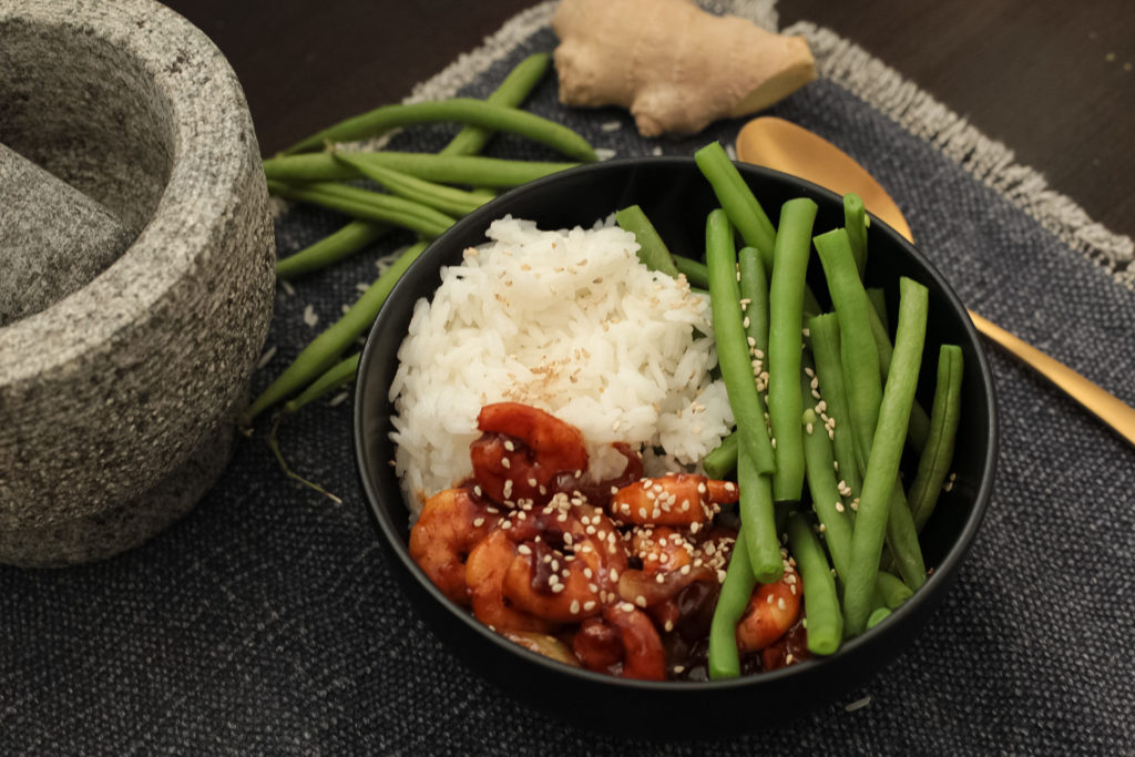 Reis mit Garnelen nach asiatischer Art in Bowl, goldener Löffel, #foodporn